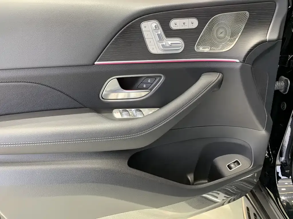 Mercedes-Benz GLS — фото 9