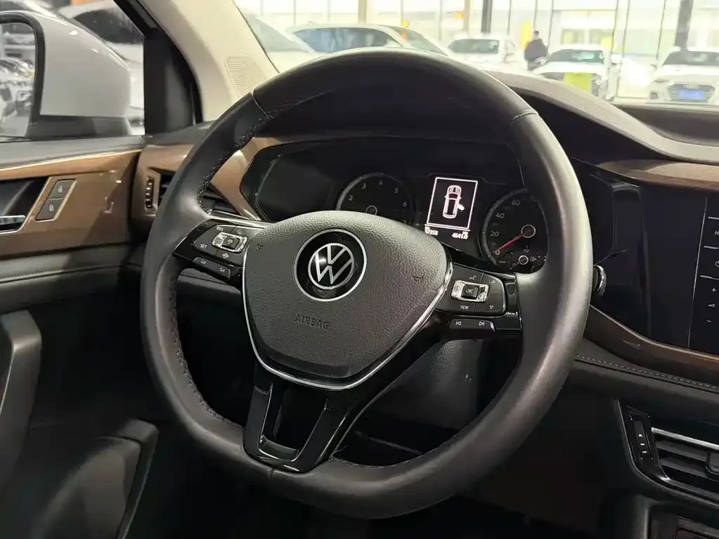 Volkswagen Tharu — фото 4