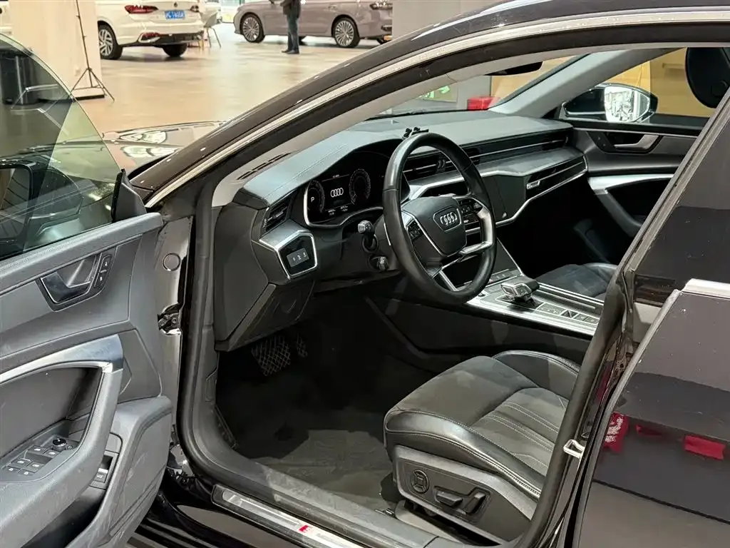 Audi A7L 2024 из CN, фото 7