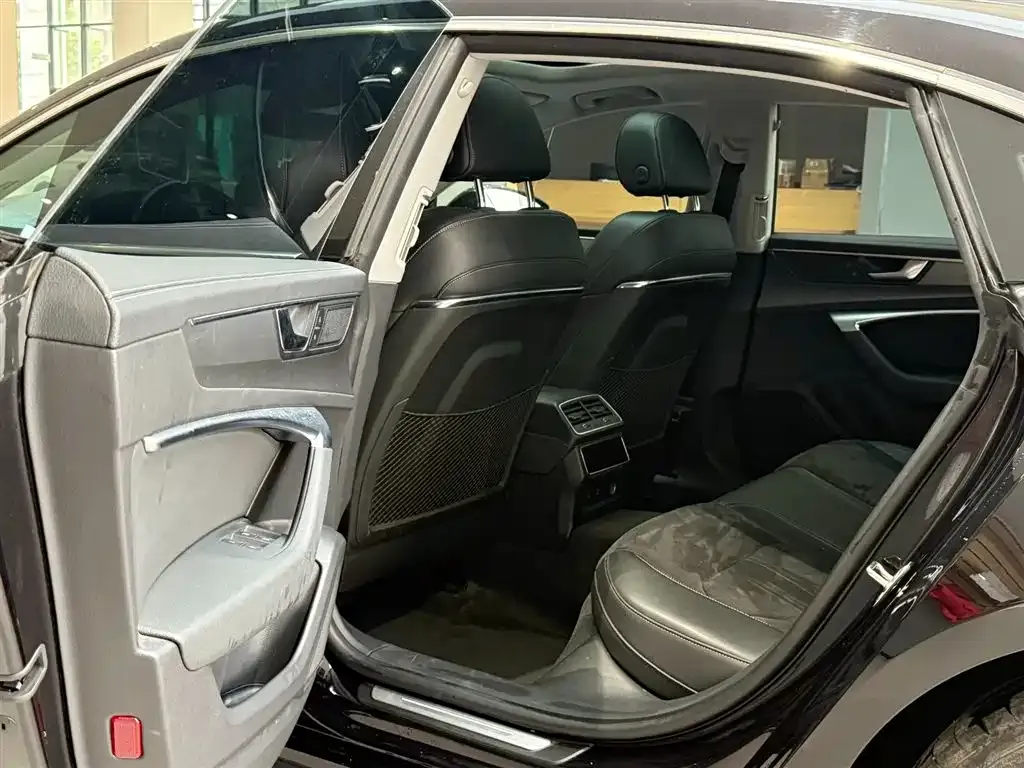 Audi A7L 2024 из CN, фото 9