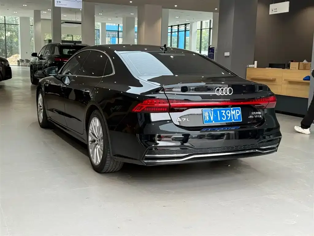 Audi A7L 2024 из CN, фото 8