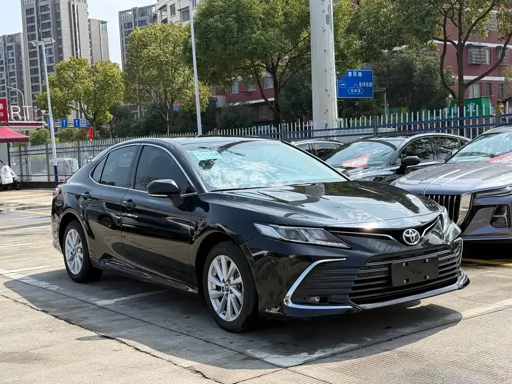 Toyota Camry — фото 3