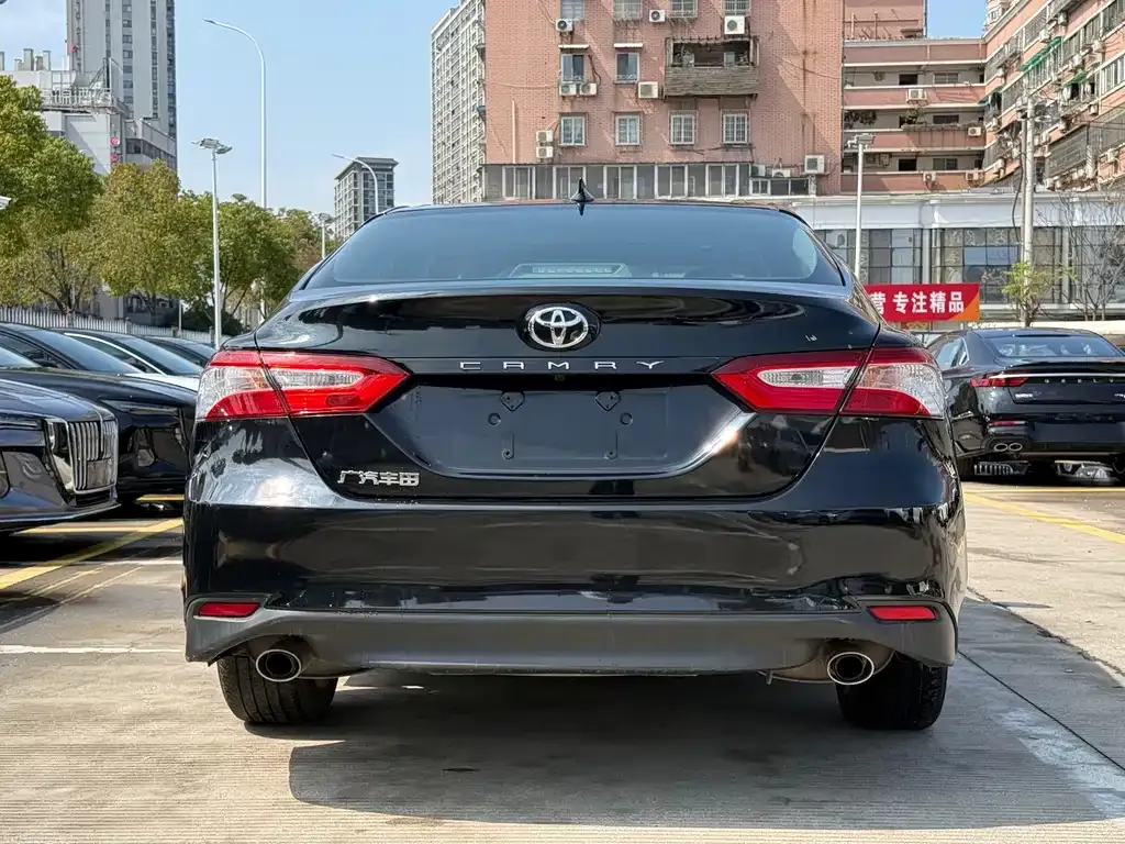 Toyota Camry — фото 8