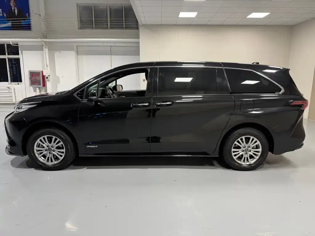Toyota Sienna 2022 из CN, фото 3