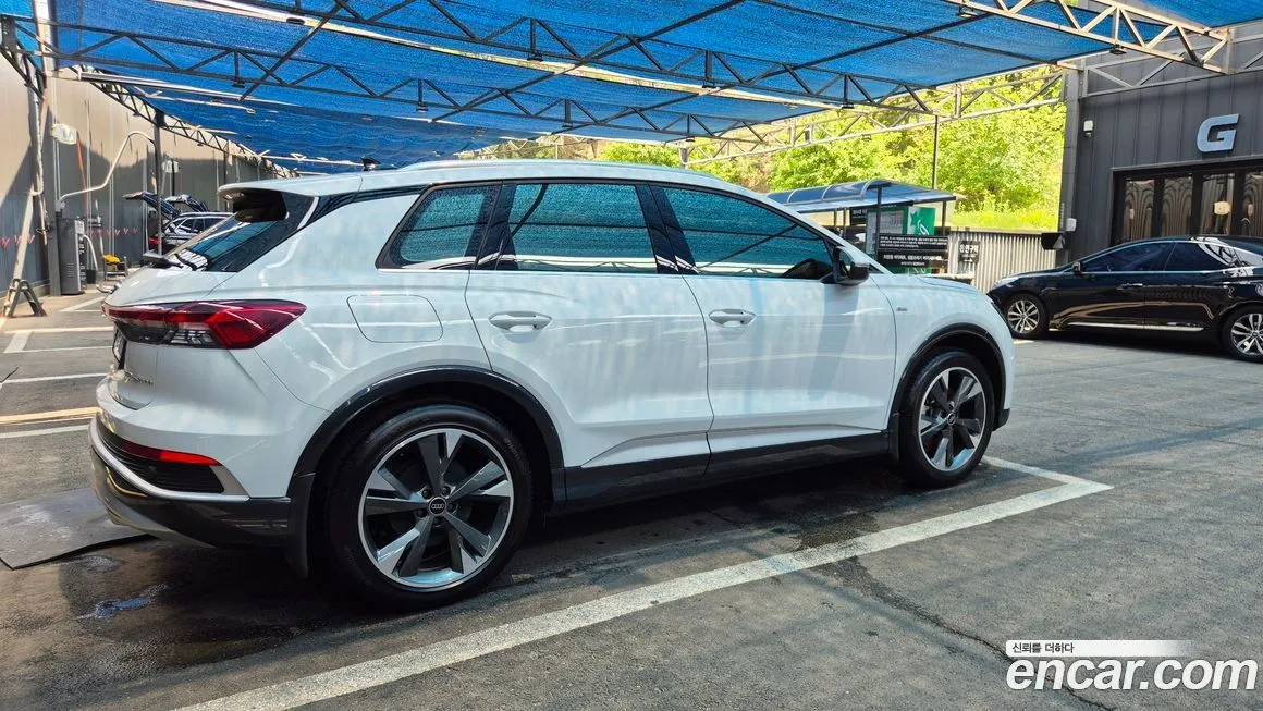Audi Q4 e-tron — фото 10