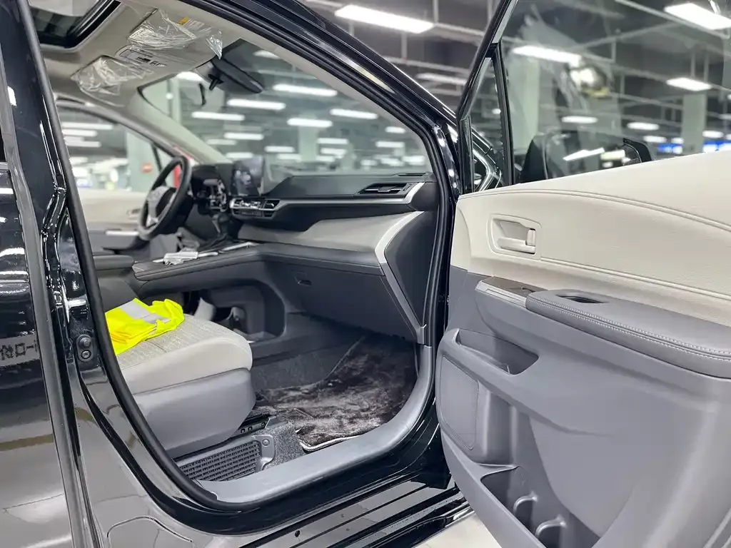 Toyota Sienna 2026 из CN, фото 4