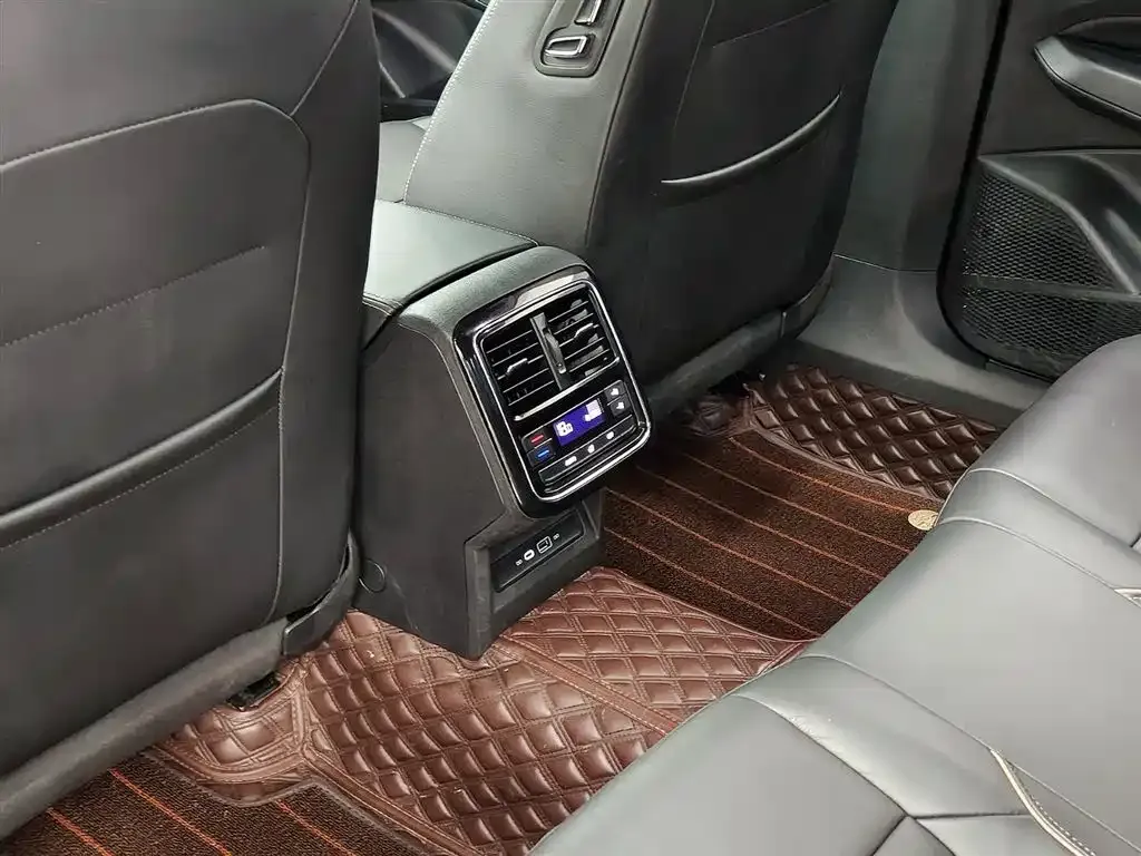 Volkswagen Passat 2021 из CN, фото 4