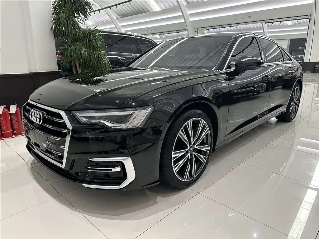 Audi A6L — фото 1