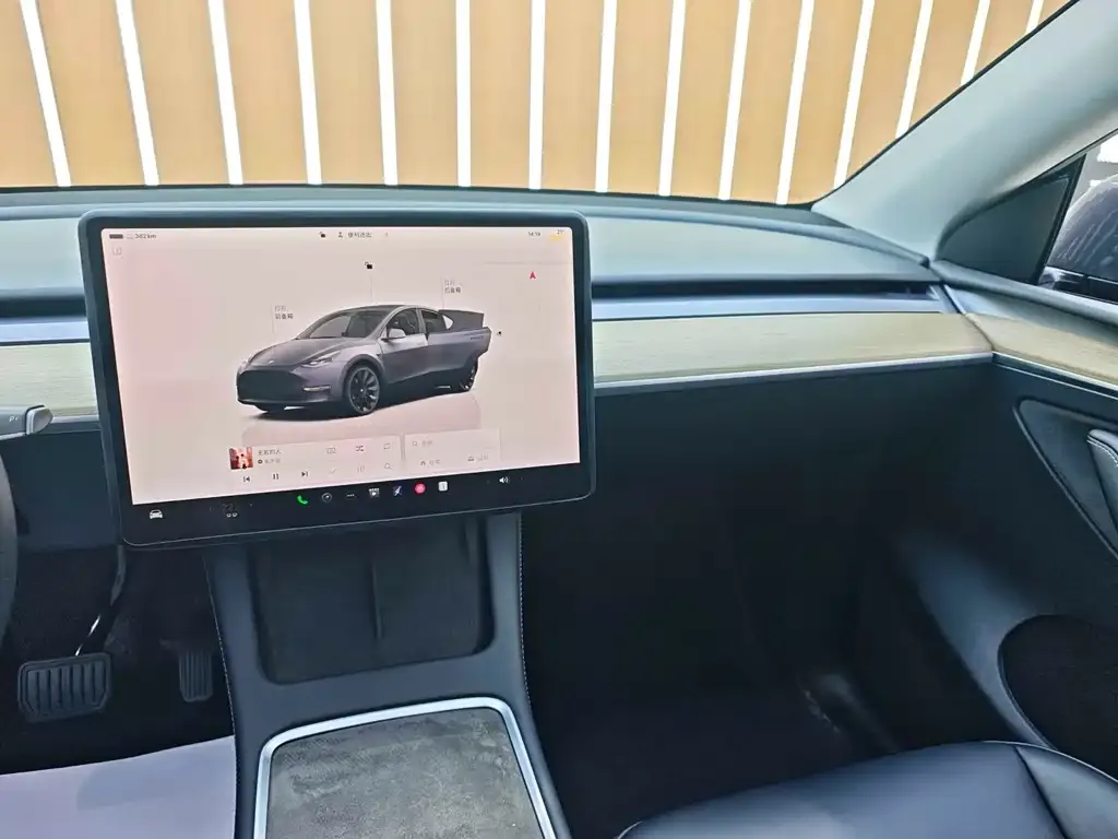 Tesla Model Y — фото 4