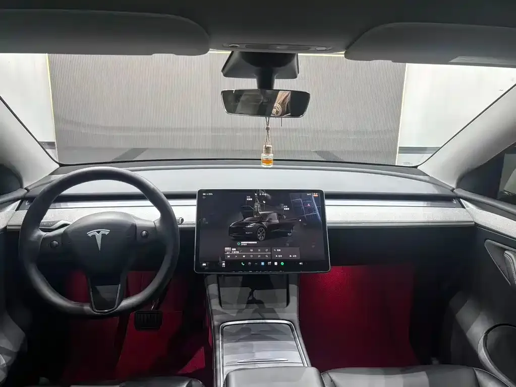 Tesla Model Y — фото 2