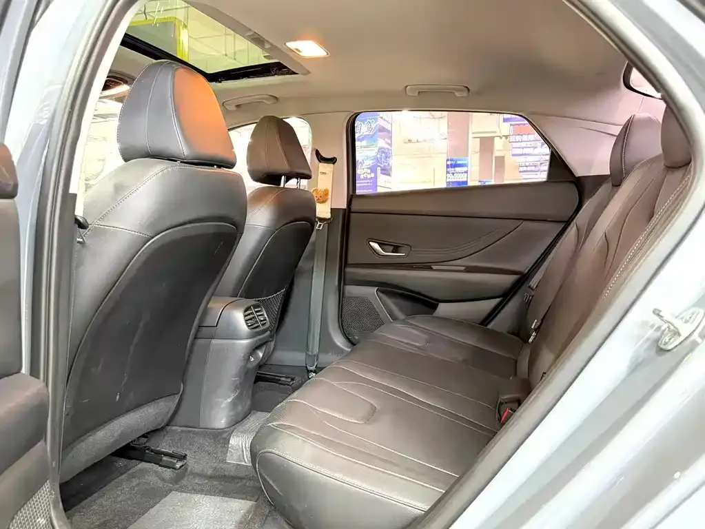 Hyundai Elantra — фото 2