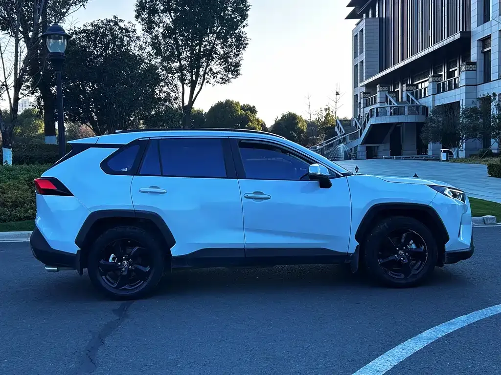 Toyota RAV4 2021 из CN, фото 7