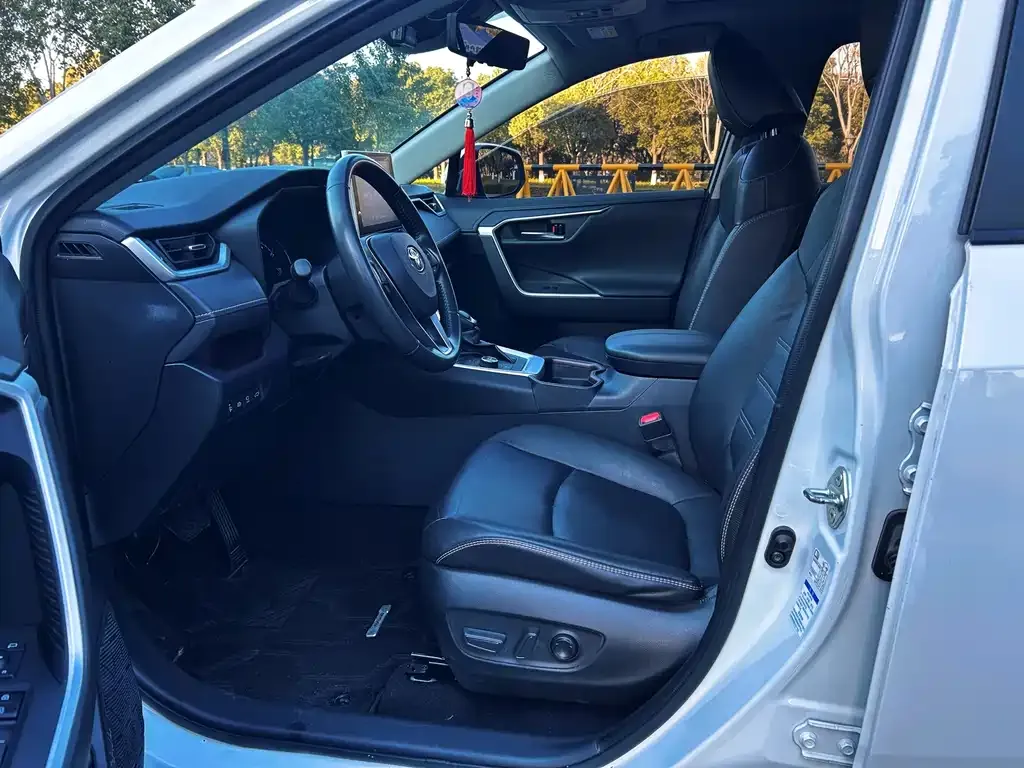 Toyota RAV4 2021 из CN, фото 4