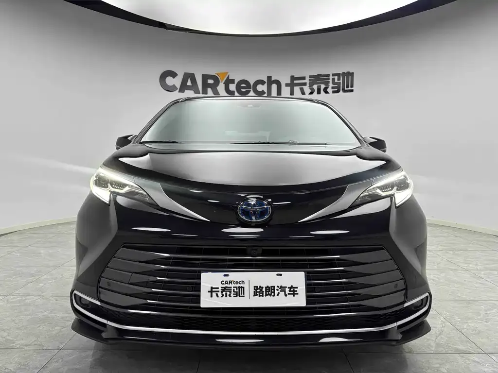 Toyota Sienna 2023 из CN, фото 1