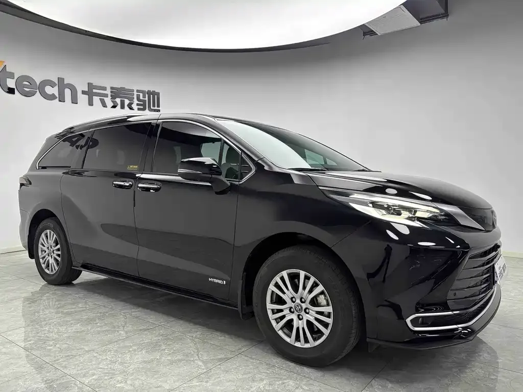 Toyota Sienna 2023 из CN, фото 2