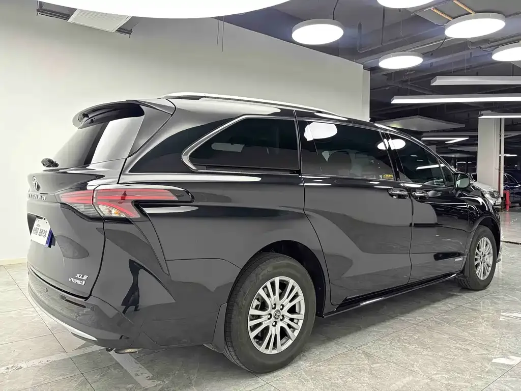 Toyota Sienna 2023 из CN, фото 8