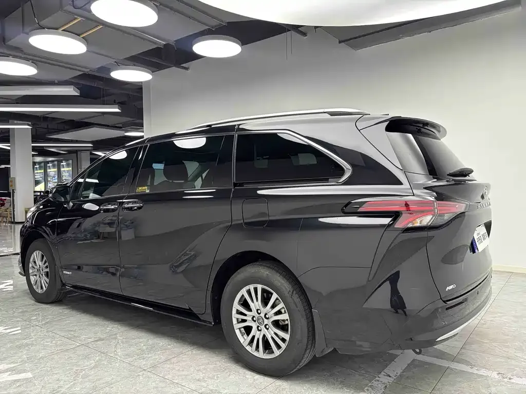 Toyota Sienna 2023 из CN, фото 3