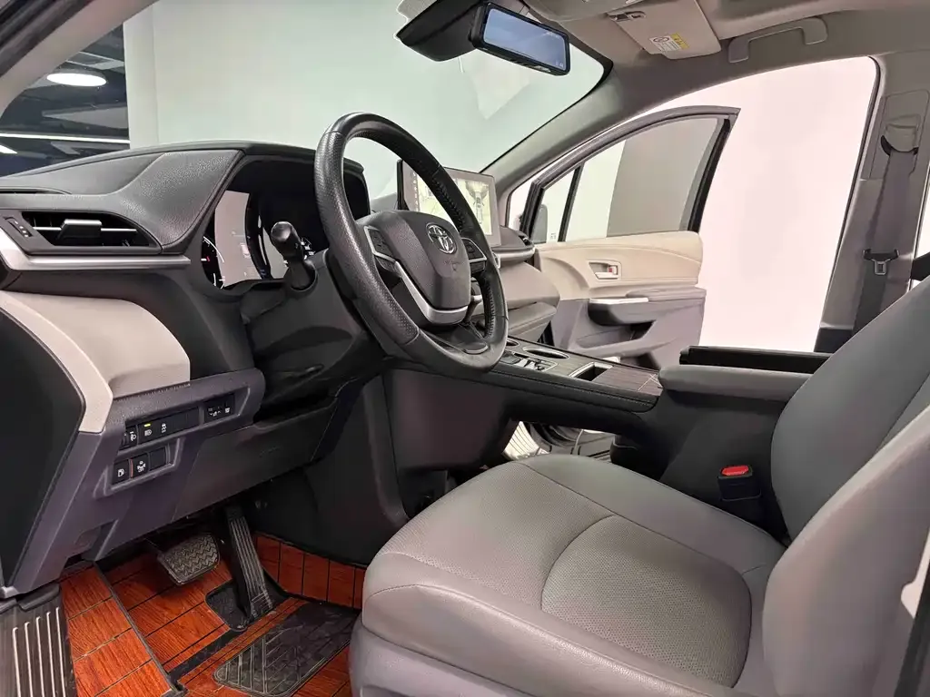 Toyota Sienna 2023 из CN, фото 4