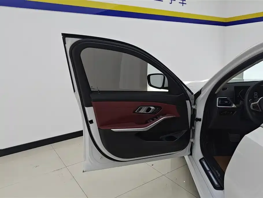 BMW 3 Series 2024 из CN, фото 9