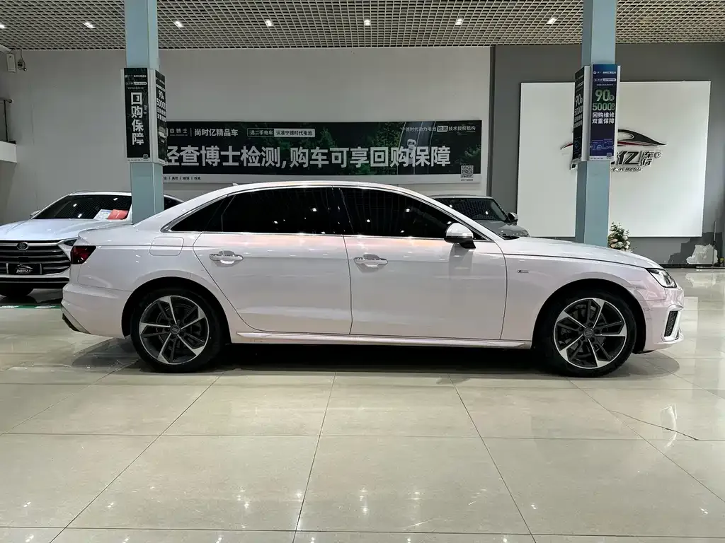Audi A4L 2021 из CN, фото 3