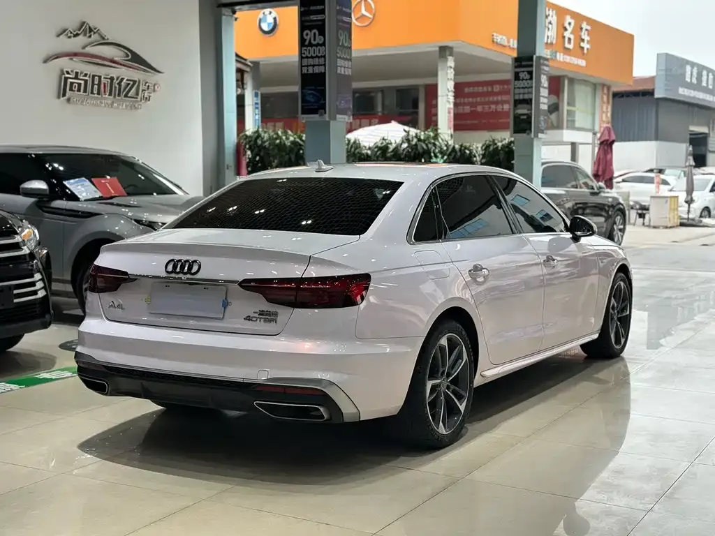 Audi A4L 2021 из CN, фото 4