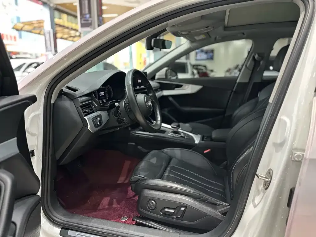 Audi A4L 2021 из CN, фото 2