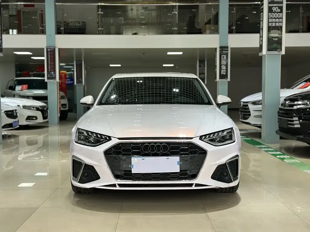 Audi A4L 2021 из CN, фото 8