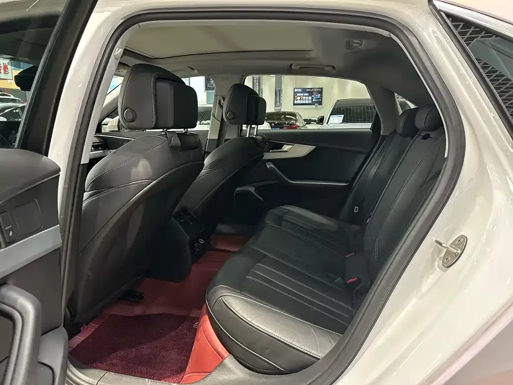 Audi A4L 2021 из CN, фото 5