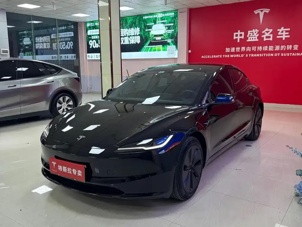 Tesla Model 3 — фото 1