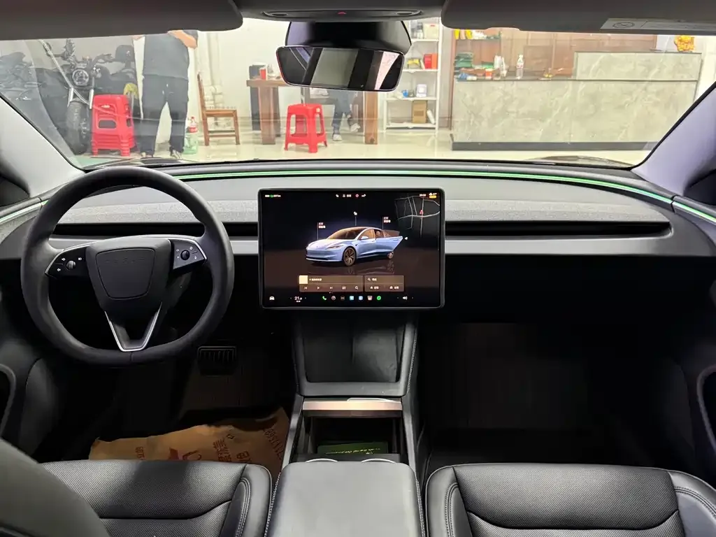 Tesla Model 3 — фото 7