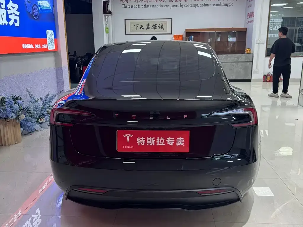 Tesla Model 3 — фото 10
