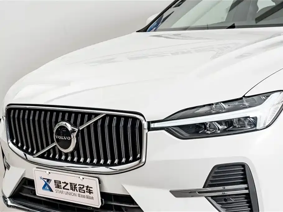 Volvo XC60 — фото 9
