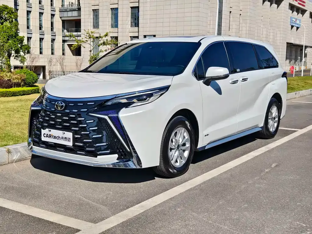 Toyota Granvia — фото 1