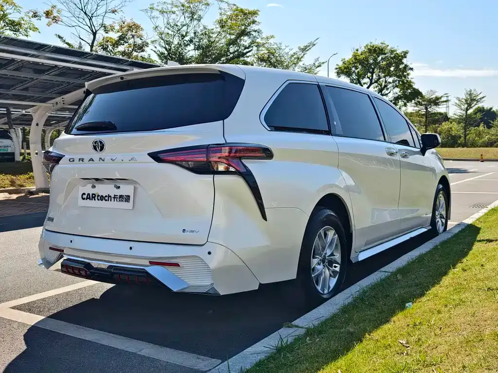 Toyota Granvia — фото 4