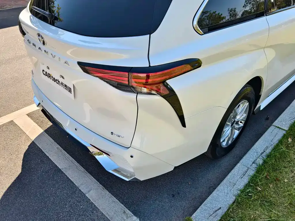 Toyota Granvia — фото 6