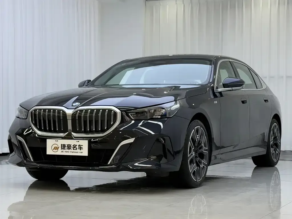 BMW 5 Series — фото 1