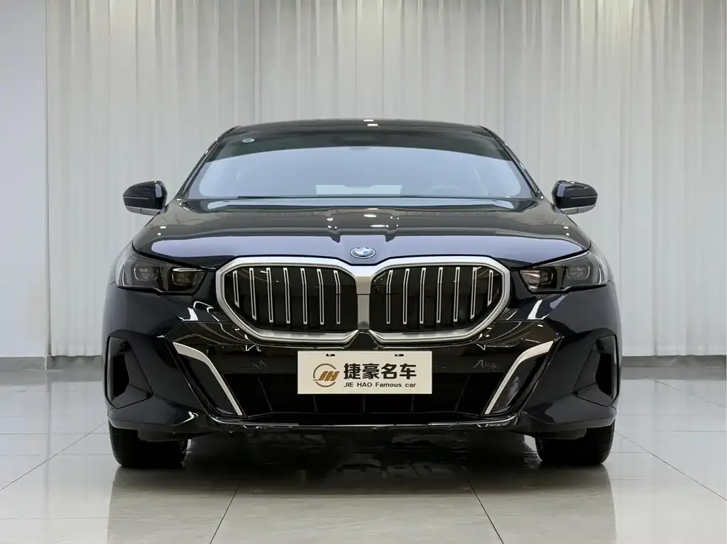 BMW 5 Series — фото 2