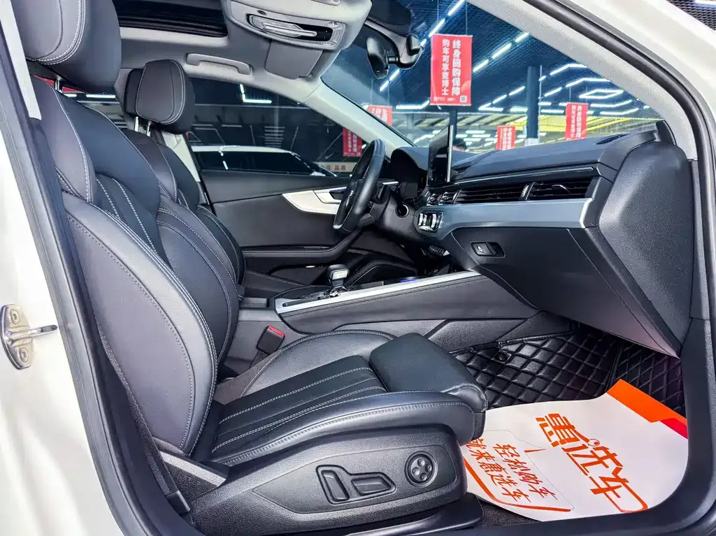 Audi A4L 2022 из CN, фото 4