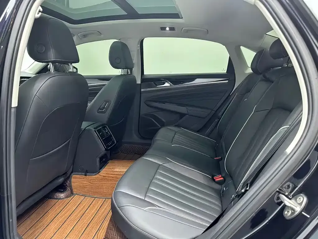 Volkswagen Passat — фото 6