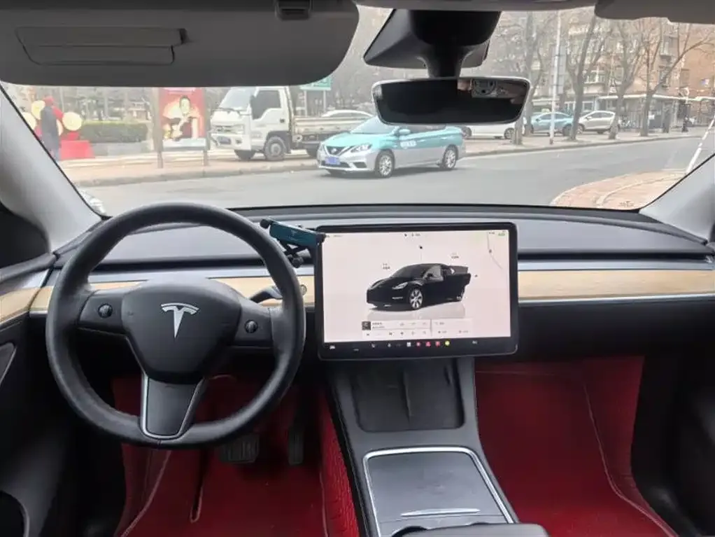 Tesla Model Y — фото 2
