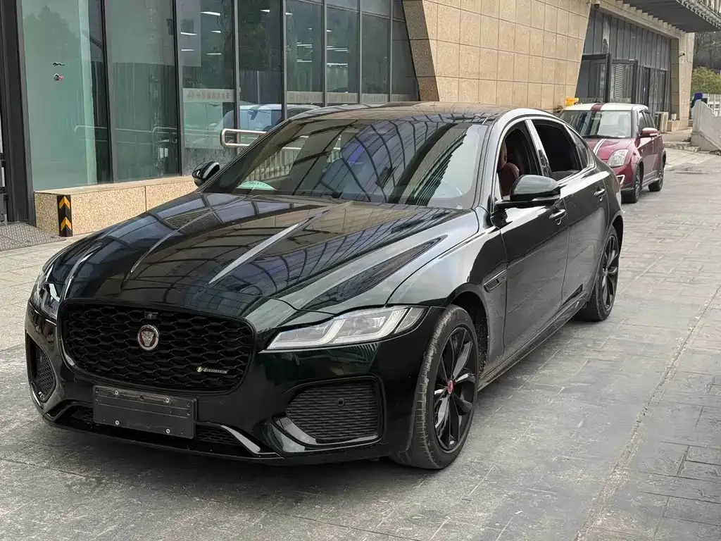 Jaguar XFL — фото 1