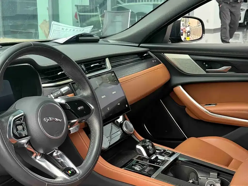 Jaguar XFL — фото 10