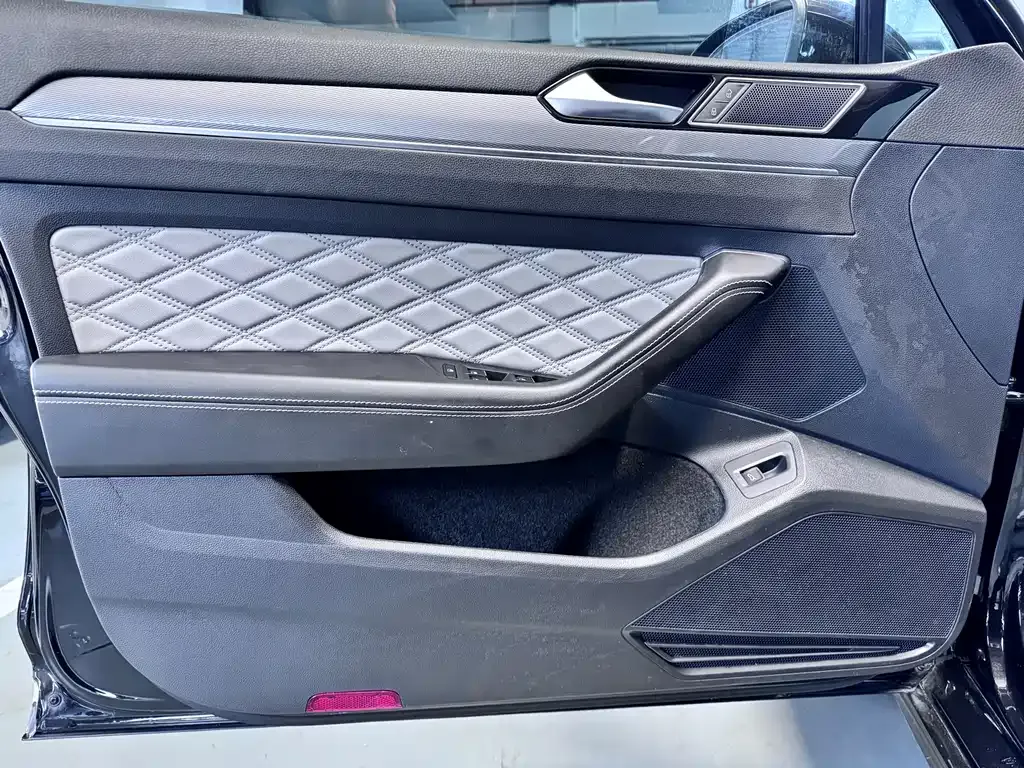 Volkswagen Magotan 2023 из CN, фото 10