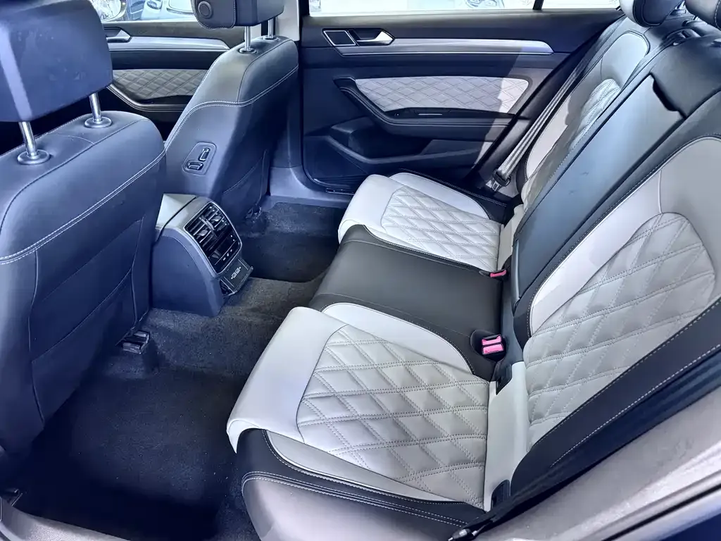 Volkswagen Magotan 2023 из CN, фото 9