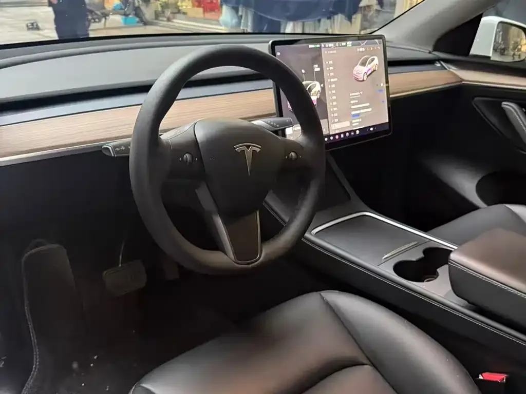 Tesla Model Y — фото 3