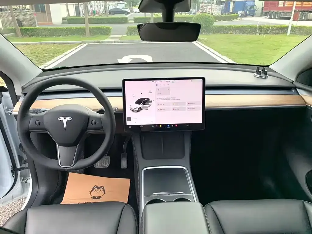 Tesla Model Y — фото 4