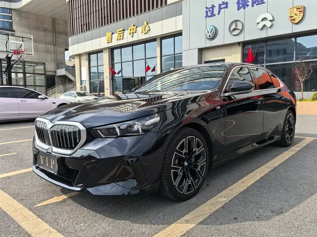 BMW 5 Series — фото 1