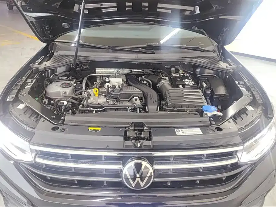Volkswagen Tiguan L — фото 10