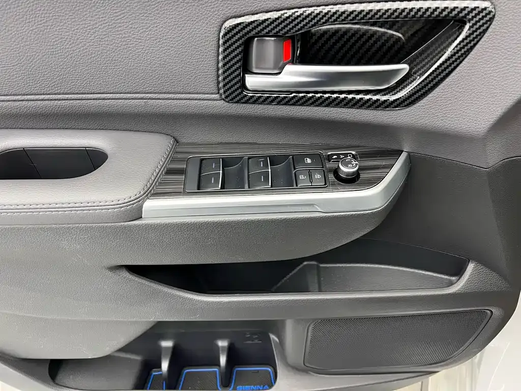 Toyota Sienna 2022 из CN, фото 10
