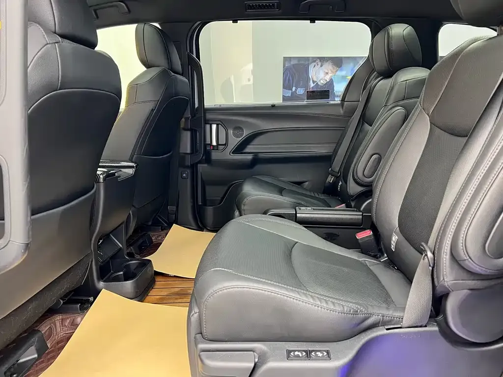 Toyota Sienna 2022 из CN, фото 6